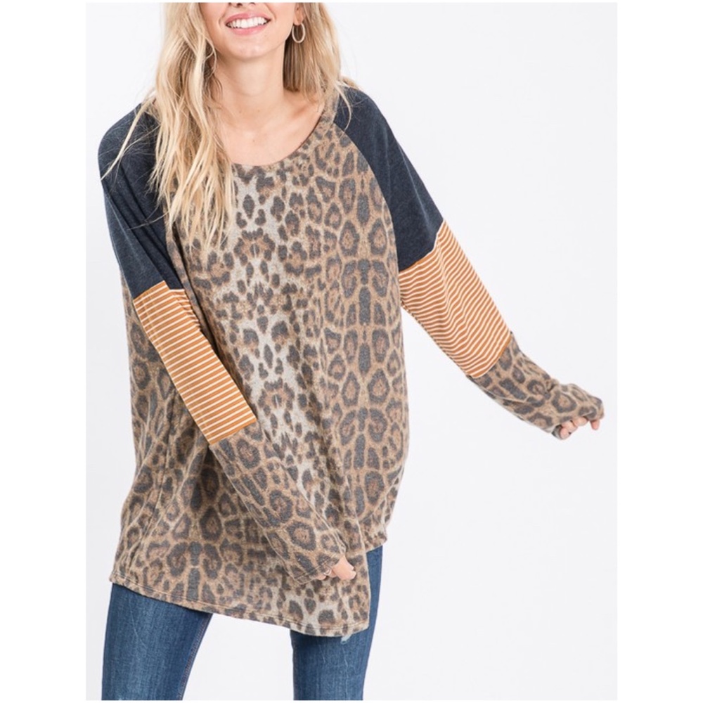 01 Leopard Print Striped Loose Fit  Top - Picture 4 of 7